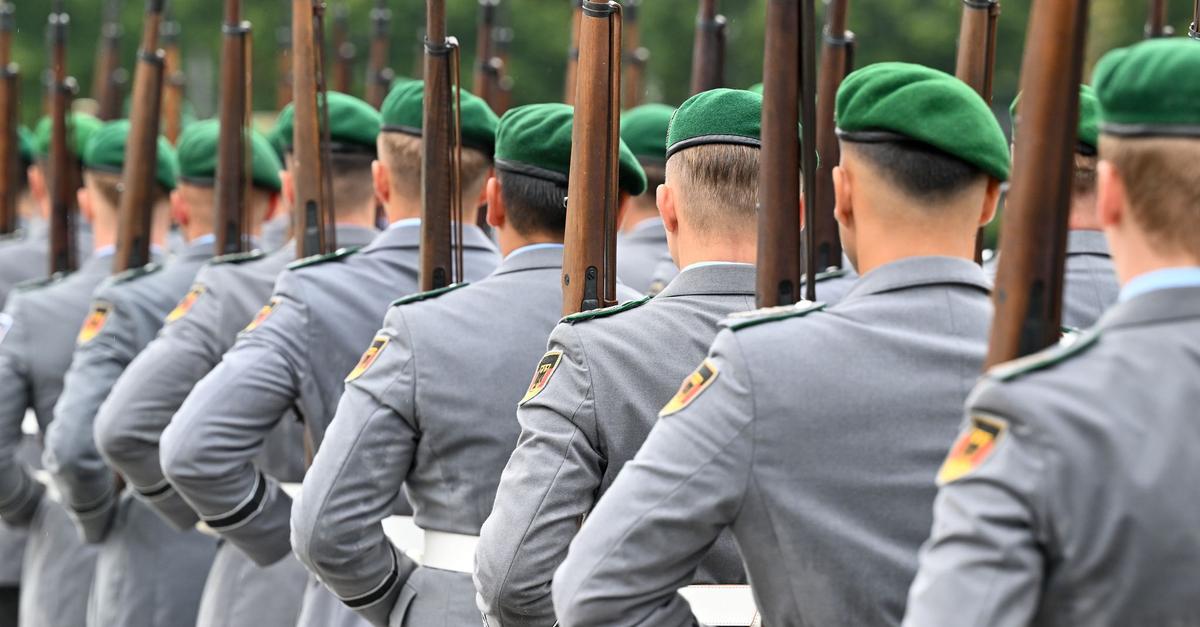 Wachbataillon-bt-in-Berlin-f-r-Schutz-der-Bundesregierung