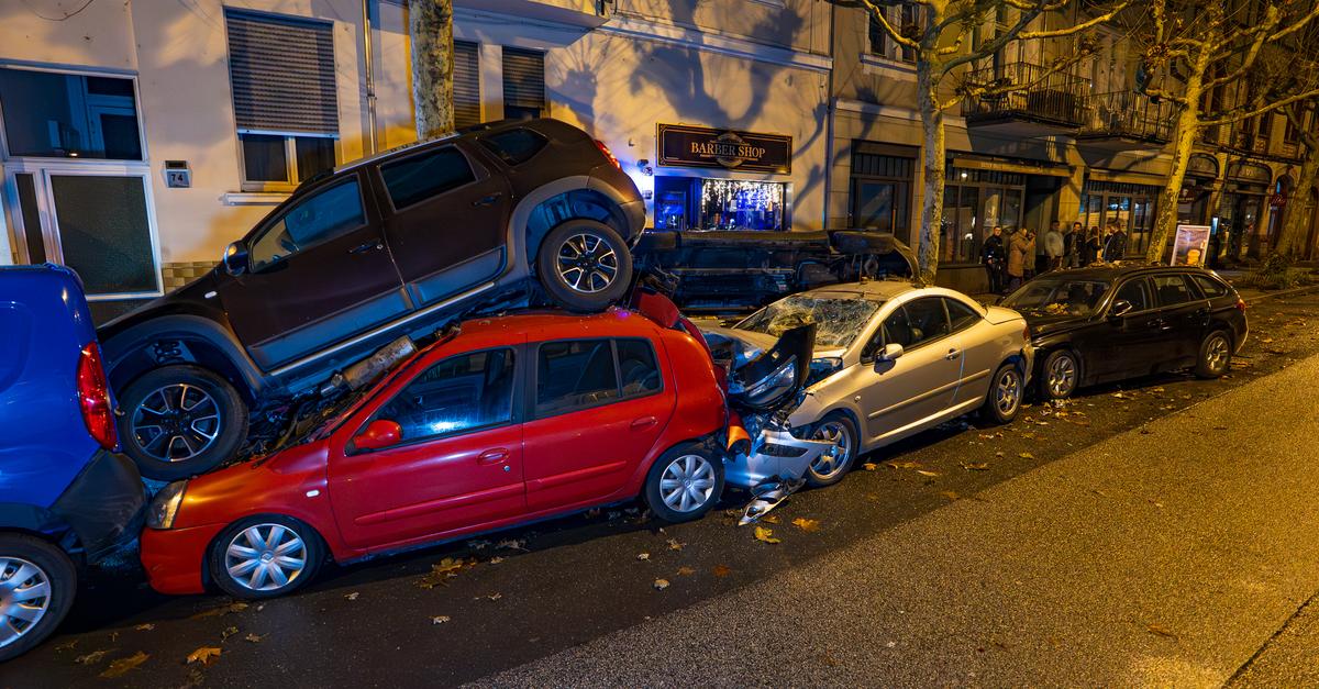 Busunfall-in-Biebrich-Neun-Autos-ineinander-geschoben
