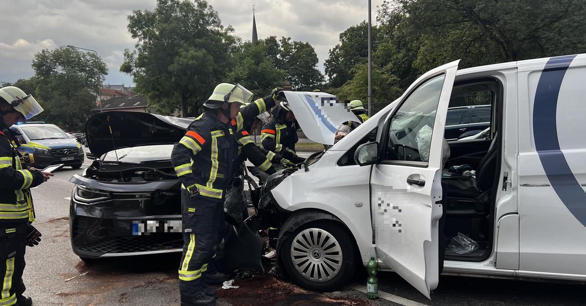 Prometne nesreče v Avstriji in Nemčiji: Trije lažje poškodovani v Zwettlu, v Wiesbadnu le materialna škoda