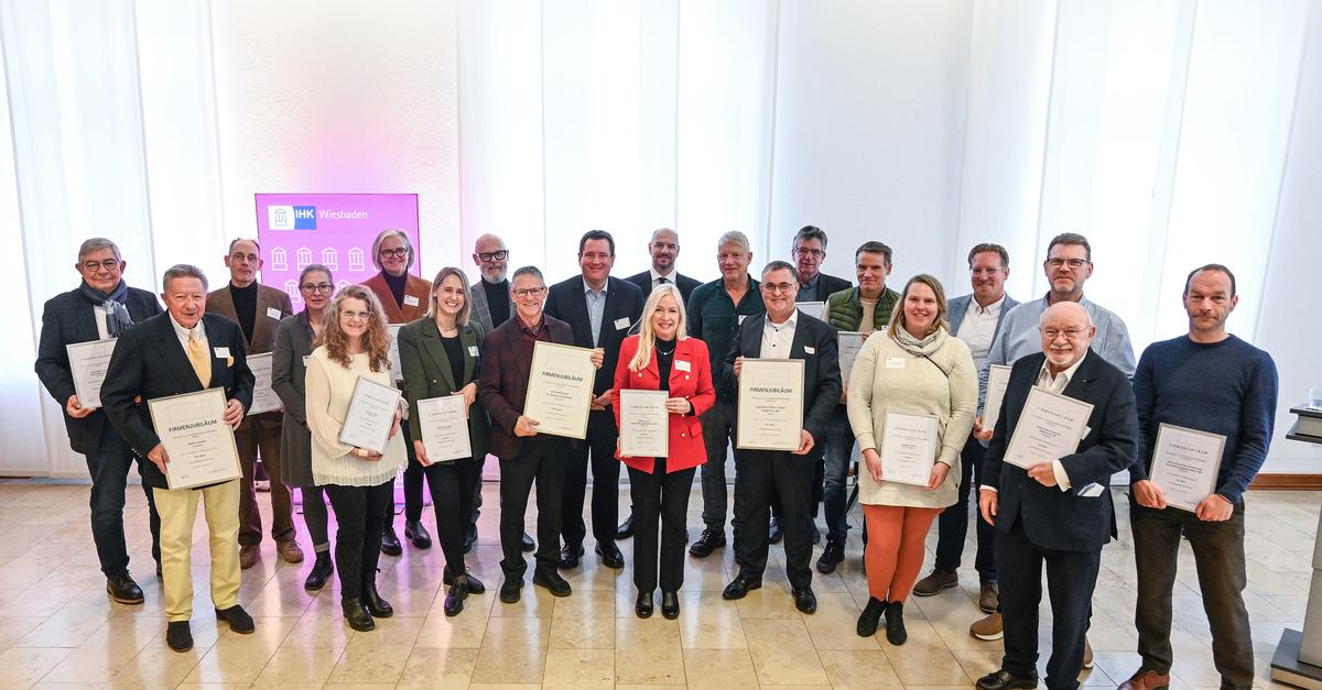 IHK-ehrt-Unternehmen-aus-Wiesbaden-und-dem-Rheingau-Taunus