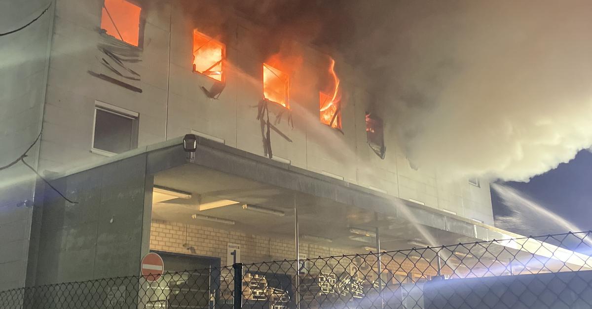 Brand-in-B-ro-und-Lagerkomplex-in-Hattersheim