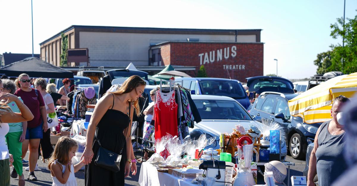 Flohmarkt auf dem Wiesbadener Hainerberg lockt Sammler an