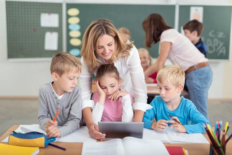 Viel zu lange hat die Politik das Thema Ganztagsbetreuung in Schulen ignoriert.