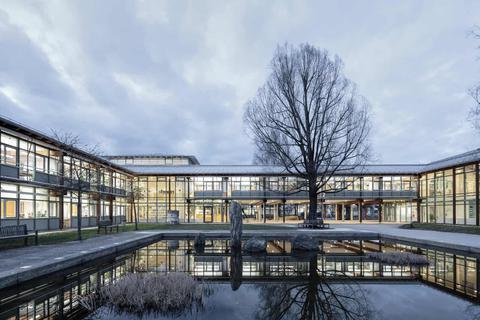 Der Gewinner des „DAM-Preises für Architektur 2023”: Der Erweiterungsbau des Landratsamts in Starnberg vom Büro Auer-Weber.