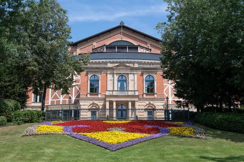 Neuer Arbeitsplatz Bayreuth: Das Festspielhaus bleibt in diesem Sommer geschlossen, Hubertus Herrmann hat trotzdem zu tun. Foto: dpa