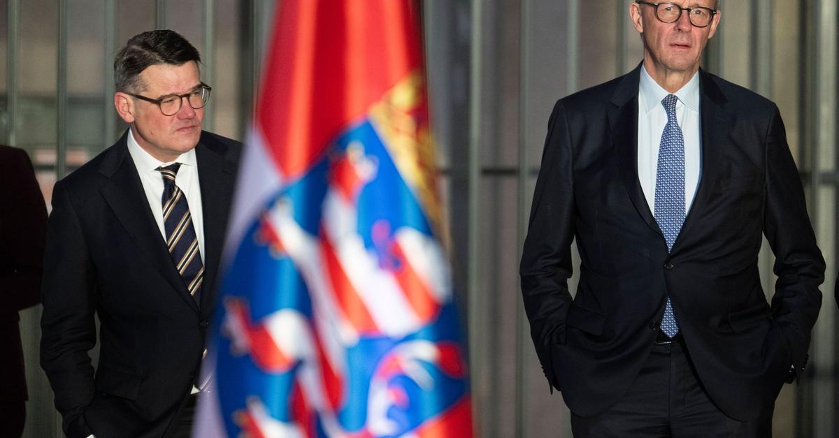 Merz-besucht-Hessen-Kabinettssitzung-am-Flughafen