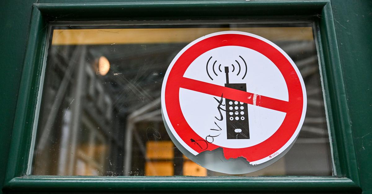 Handyverbot-an-Schulen-Ministerium-zieht-positive-Bilanz