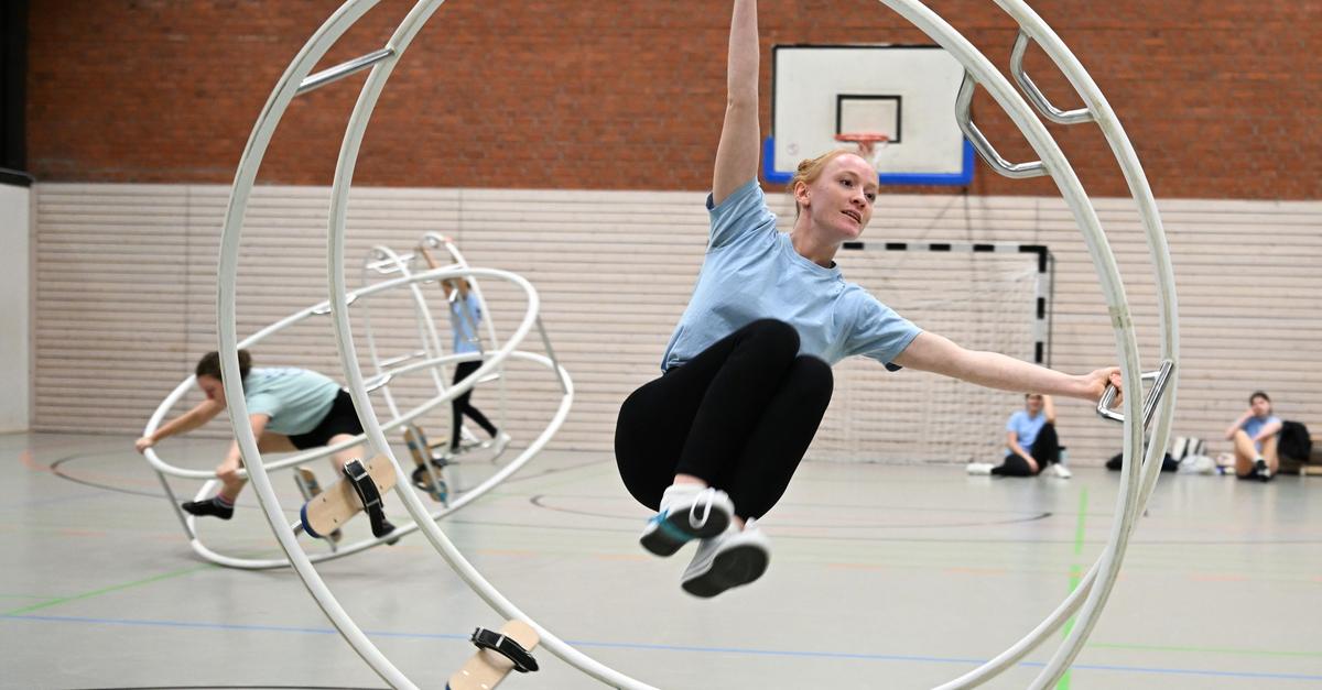 Schwerelos-im-Stahlreifen-100-Jahre-Rh-nrad