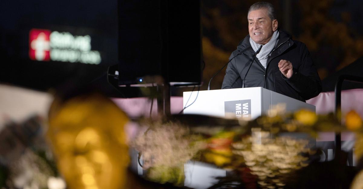 L-bckes-Familie-war-bei-Statue-Aufstellung-nicht-eingebunden