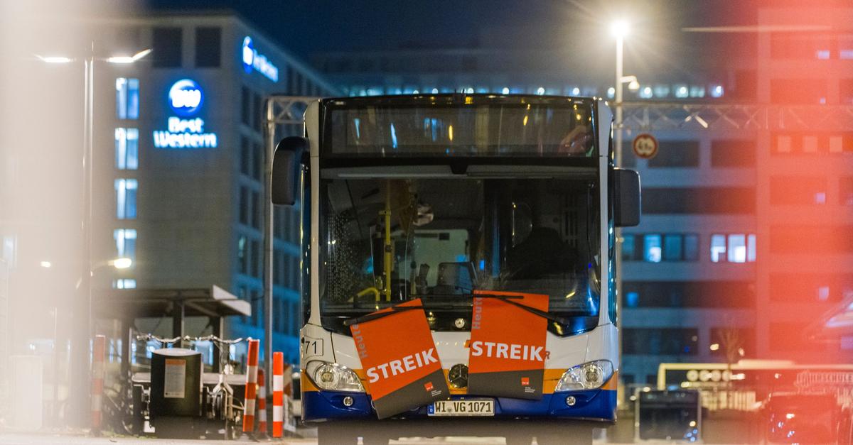 Warnstreiks-und-Schienenbruch-bei-S-Bahn-treffen-Pendler