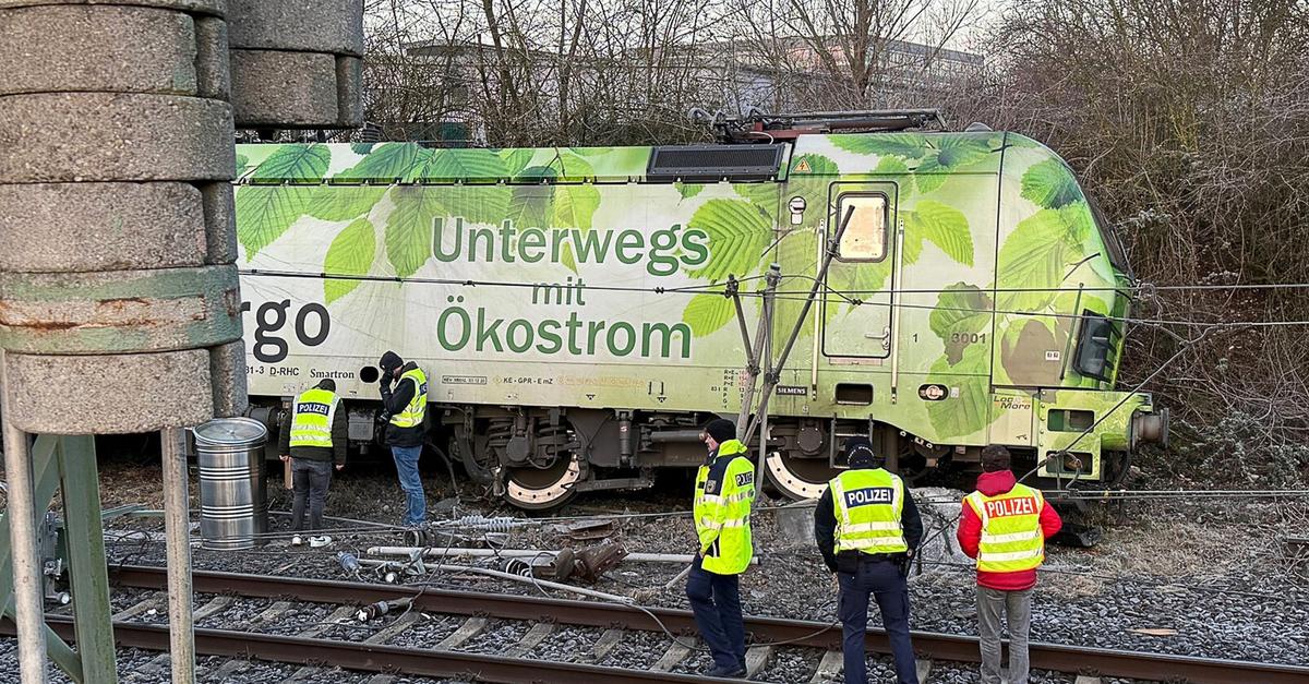 S-Bahnen-fahren-nach-Lok-Entgleisung-in-Hattersheim-wieder