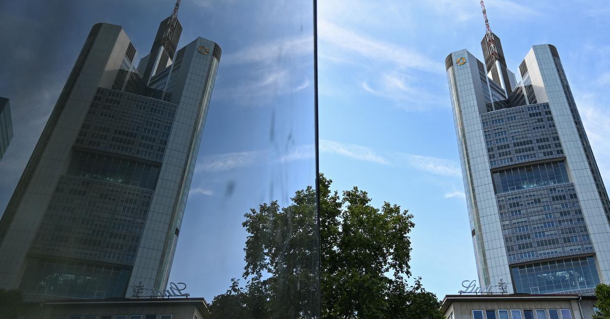 Commerzbank-h-lt-trotz-Gewinnr-ckgang-an-Jahresziel-fest