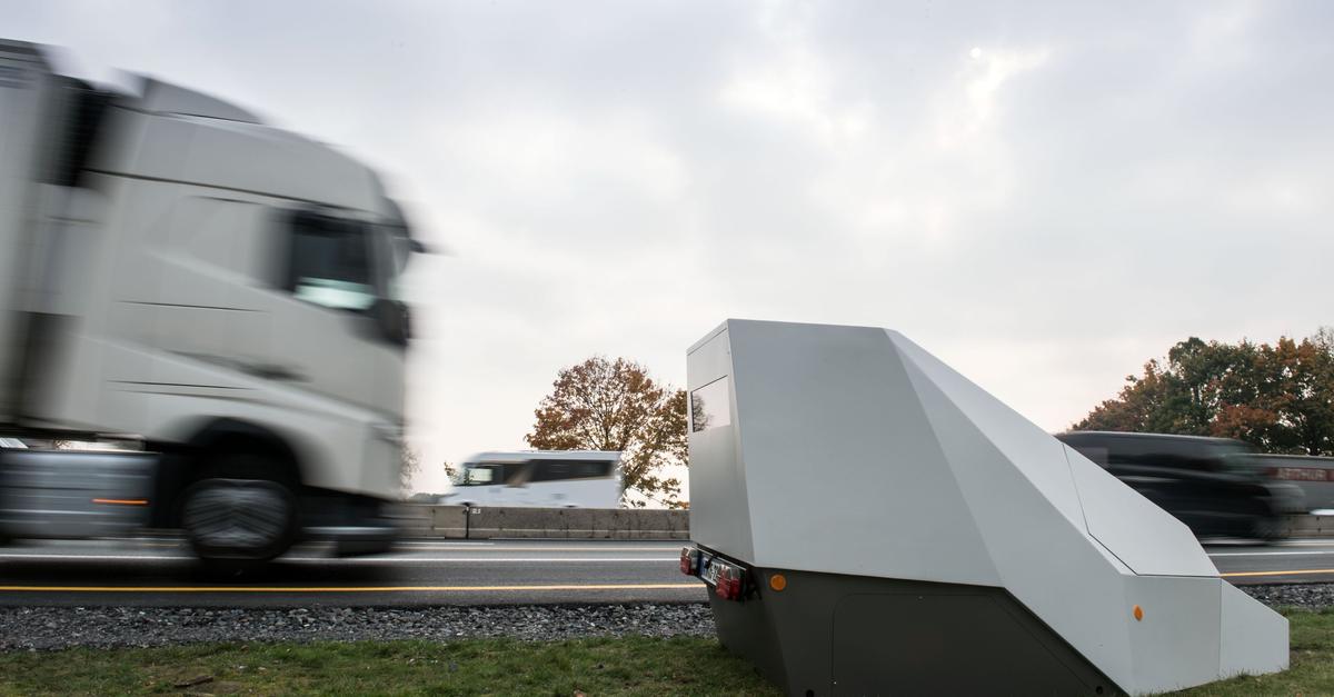 Unknown persons set fire to speed camera trailer on A671 near Bischofsheim ...