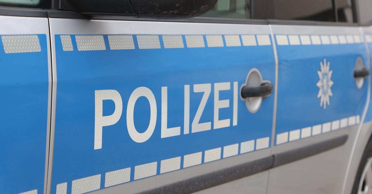 Mutma-licher-Autodieb-schl-ft-auf-dem-R-cksitz-ein