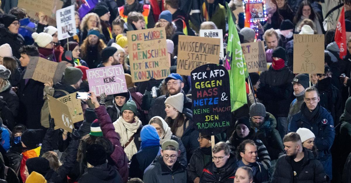 Polizei-AfD-Gegner-protestieren-zum-gro-en-Teil-friedlich