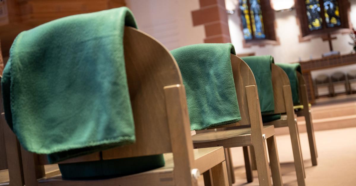 Kalte-Kirchen-Gemeinden-setzen-auf-Decken-und-Heizkissen
