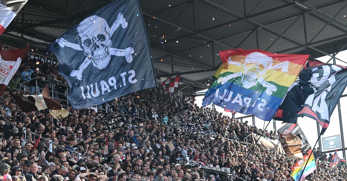 Flaschenwürfe und Verletzte: Platzverweis für 200 Pauli-Fans