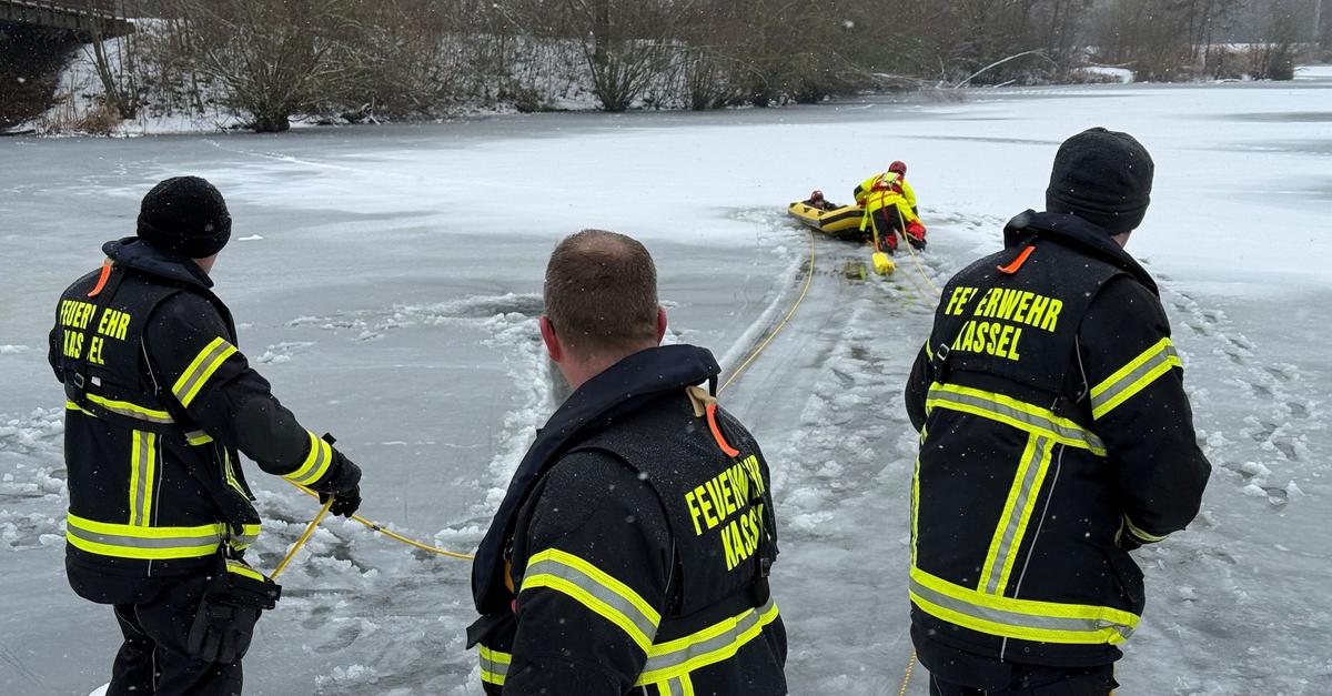 Im-Ernstfall-z-hlt-jede-Sekunde-Feuerwehr-probt-Eisrettung