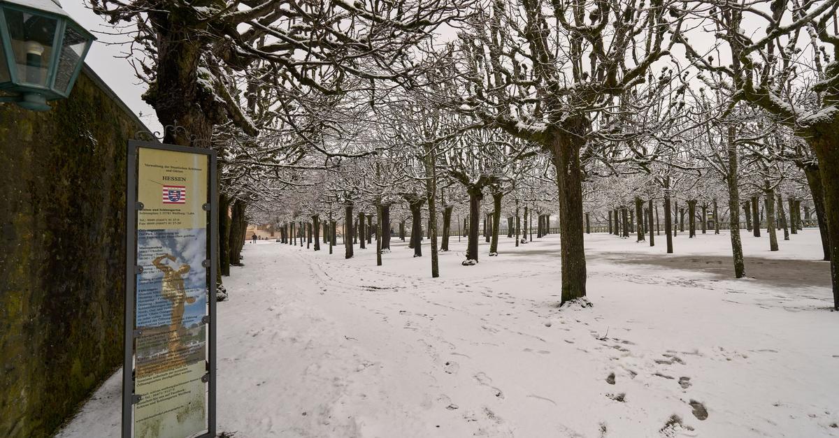 Spa-im-Schnee-und-t-dliche-Gl-tte-in-Hessen