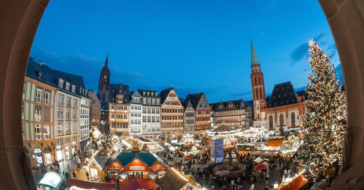-Frau-Holle-strahlt-Frankfurter-Weihnachtsmarkt-er-ffnet