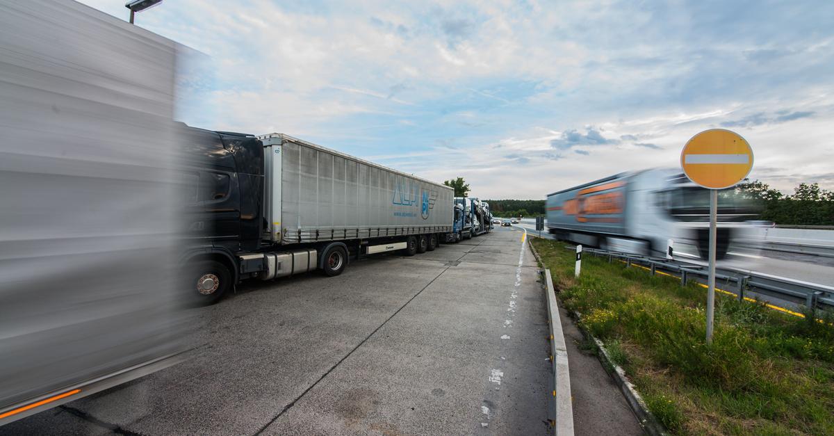 ADAC opozarja na nevarno parkiranje tovornjakov ponoči na nemških avtocestah