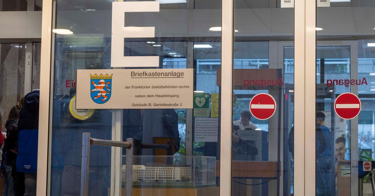 Messerstich-gegen-Obdachlosen-Angeklagter-gibt-Notwehr-an