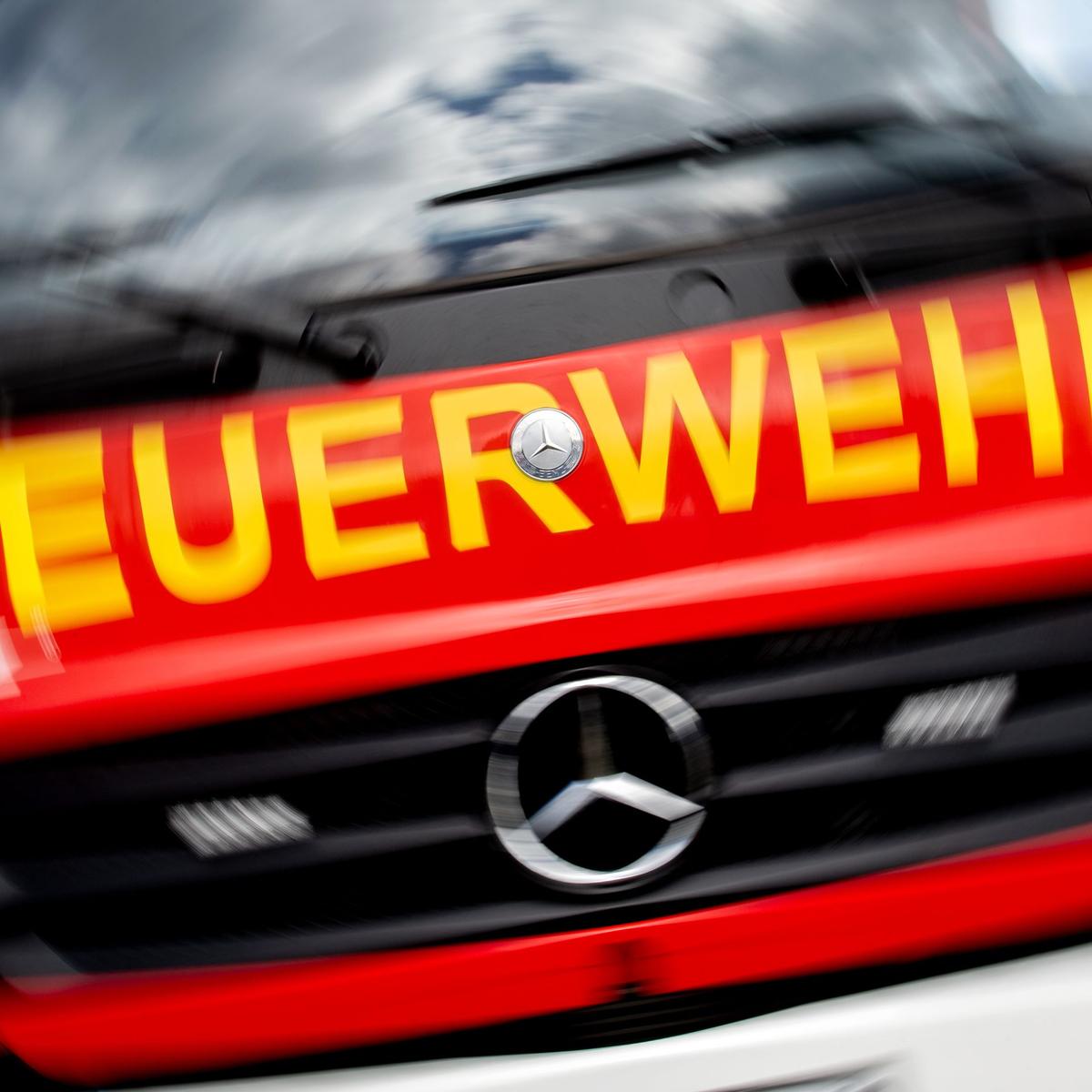 https://img.wiesbadener-kurier.de/lokales/hessen/irqw92-feuerwehr-symbolbild/alternates/GOOGLE_1200_1_1/feuerwehr%20-%20symbolbild.webp