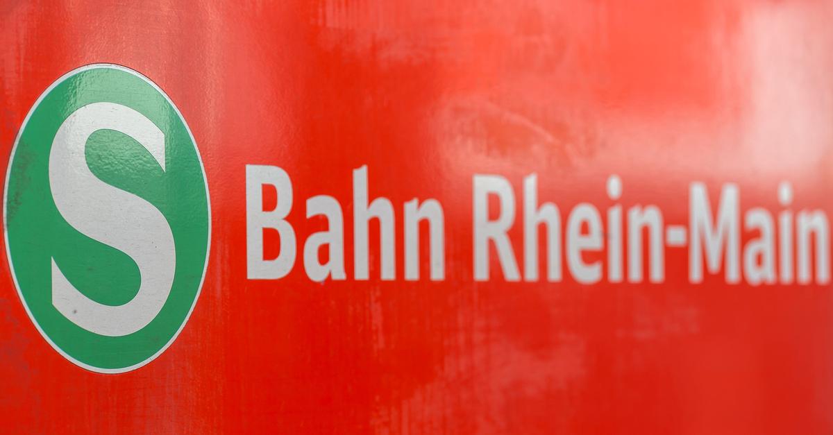 Frau-vor-Bahn-gesto-en-T-ter-muss-dauerhaft-in-Psychiatrie