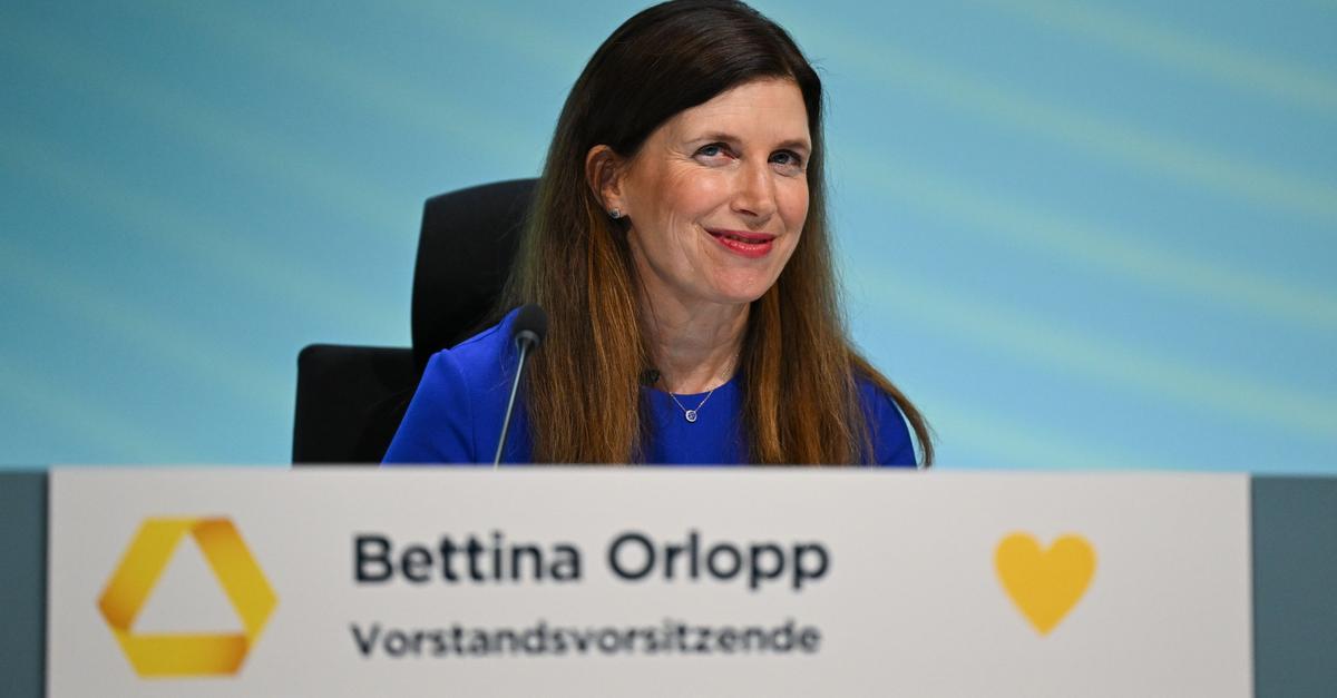 Commerzbank-erh-ht-Ziele-im-bernahmekampf-mit-Unicredit