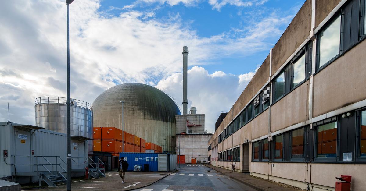 V nekdanji jedrski elektrarni Biblis pušča sod z jedrskimi odpadki, nevarnosti naj ne bi bilo
