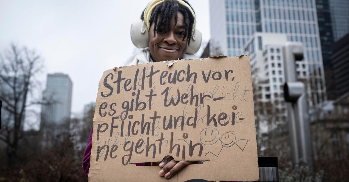 Jugend-gegen-Wehrpflicht-Hunderte-protestieren-in-Hessen