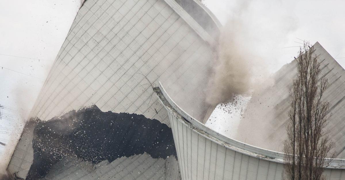 Der-n-chste-K-hlturm-in-Biblis-ist-abgerissen