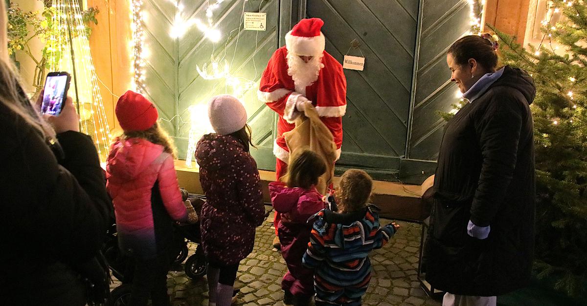 Weihnachtsmarkt in Hochheim: Nikolaus im Dauereinsatz