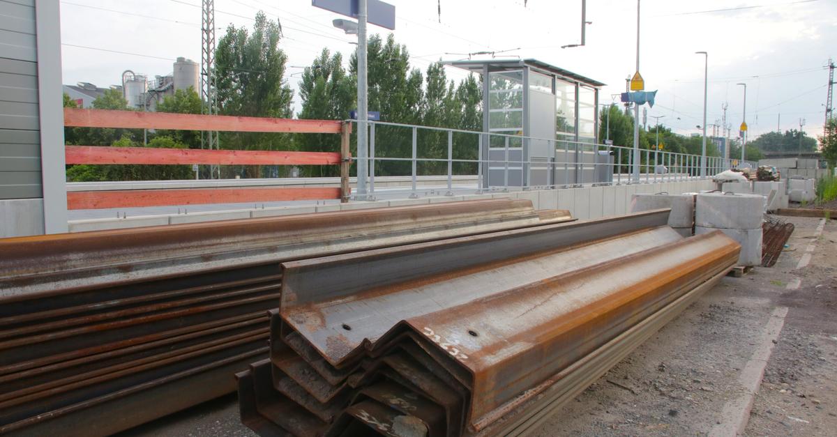 Hochheimer Bahnhof: Verzögerung beim Umbau verärgert Pendler und Anwohner