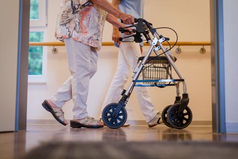 In der stationären Pflege ächzen vor allem kleinere Betriebe unter schwierigen Rahmenbedingungen. Auch die Betreiber des Seniorenpflegeheims Haus Tabor in Bad Schwalbach sehen keine Zukunft mehr.