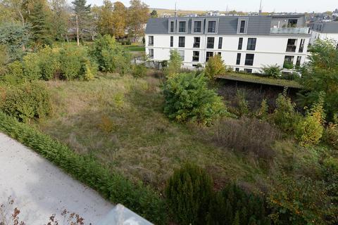 Seit 2009 gibt es schon den Versuch, das Grundstück neben der Residenz Rheingauer Tor zu bebauen. Jetzt könnten die Pläne in die Tat umgesetzt werden. © Archivfoto: DigiAtel/Heibel