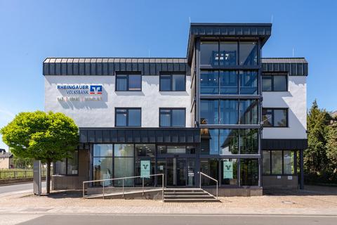 Die Hauptstelle der Rheingauer Volksbank in Geisenheim. Archivfoto: Karl Schlieker
