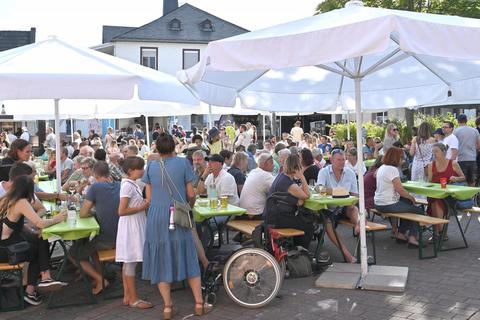 Im vergangenen Jahr zog das Lindenfest in Geisenheim viele Besucher an. Archivfoto: Heibel/DigiAtel