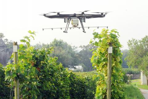 Der Einsatz von Drohnen im Weinbau war auch Thema einer Präsentation an der Hochschule. Archivfoto: Heinz Margielsky