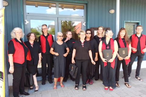 Der Chor der Neuen Musikschule Heidenrod, die „Brandnew Singers“, ist nach langer Pause bei der Jubiläumsveranstaltung in Kemel aufgetreten. Foto: Marianne Pichl-Christ