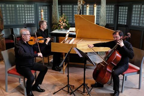 Für ihr Konzert in Grebenroth haben sich die drei Musiker Lilian Iacob, Patrick Leidinger und Viorel Catuna (von links) Werke der Komponisten Francesco Veracini und Evaristo Dall‘Abaco ausgesucht. Martin Fromme
