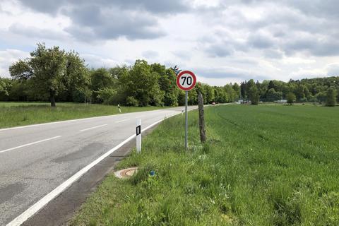 Das Waldstück an der L 3455 gegenüber des Hupperter Sportplatzes (am rechten Bildrand) müsste für die Ansiedlung der Firma Carbonex gerodet werden. Foto: Martin Fromme