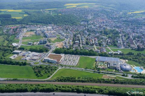 Unten links zwischen Bundesstraße und Bahntrasse soll ein neues Gewerbegebiet entstehen, ein erstes Projekt für die neue Stadtentwicklungsgesellschaft.