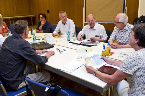 In vier themenbezogenen Arbeitsgruppen arbeiten die Teilnehmer die Ideen aus. Mallmann/AMP