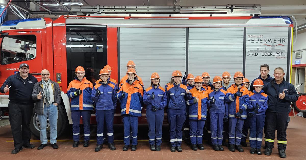 Idstein-Kr-ftel-Weihnachtsbaum-Verkauf-f-r-soziale-Projekte