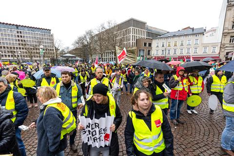 Immer wieder kommt es zu Streiks, demonstriert wird auch wie hier auf dem Dernschen Gelände in Wiesbaden.
