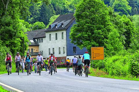 Unter dem Motto „Autofrei und Spaß dabei“ lässt es sich auf der Bundesstraße 54 entspannt radeln. Foto: Olaf Nitz