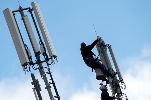 Mobilfunkmasten sollen nun auch am Engenhahner Wildpark errichtet werden. Archivfoto: dpa