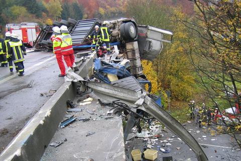 Bei schweren Unfällen wie hier auf der A3 ist die Freiwillige Feuerwehr aus Niedernhausen zur Stelle. Archivfoto: Feuerwehr