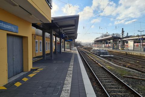 Gespenstisch ruhig ging es am Montag an den Gleisen des Bahnhofs Niedernhausen zu. Die Pendler haben sich auf den Streik der Beschäftigten frühzeitig eingestellt. 